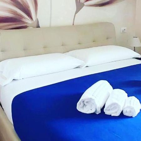 Deluxe Rooms And Chilling Jacuzzi Suite Guesthouse Roma Quarto foto