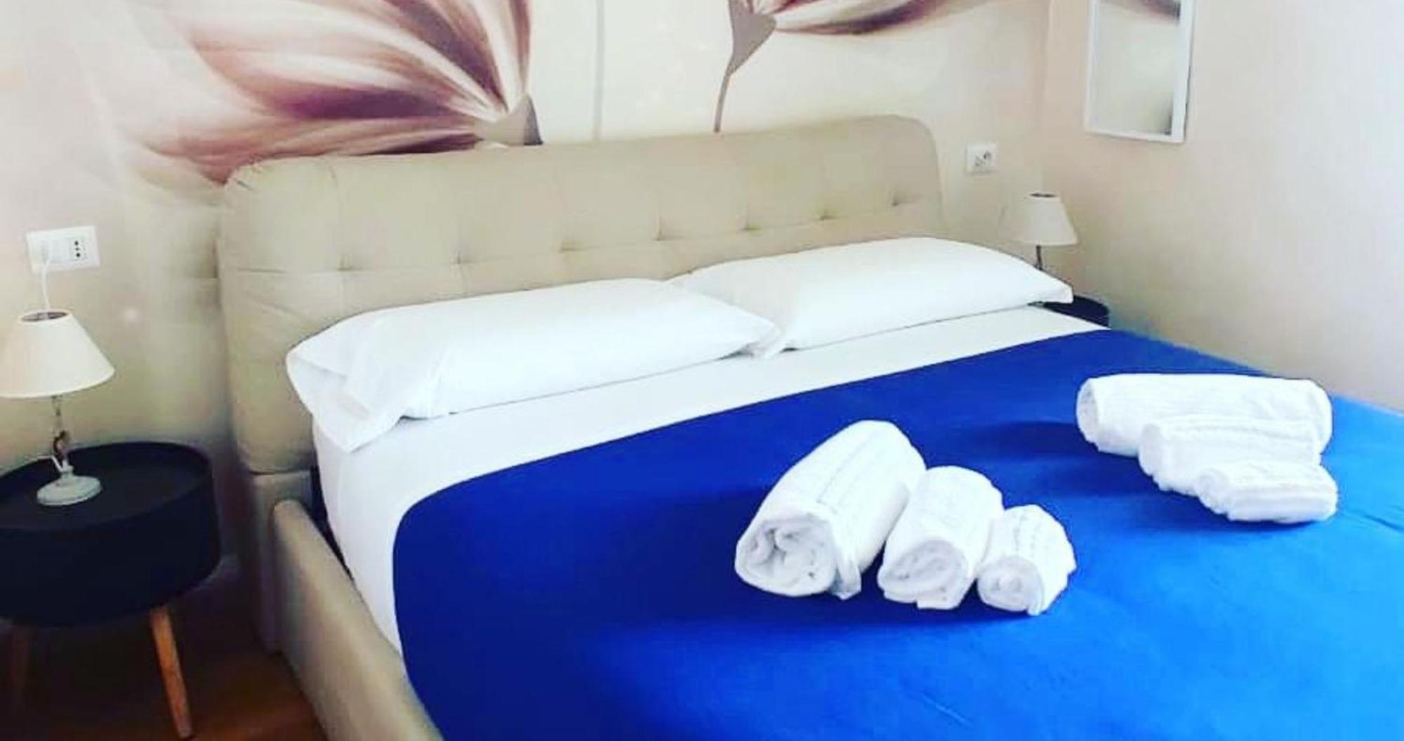 Deluxe Rooms And Chilling Jacuzzi Suite Guesthouse Roma Quarto foto